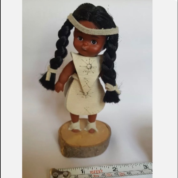 Gorgeous VINTAGE Indian girl Native American doll figurine pre-owned southwest